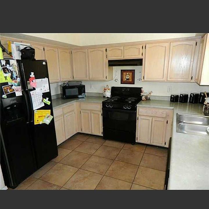 2nd image of 660 Milton Henry