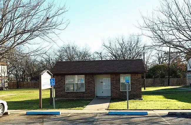 101 Pecan St — Photo 5