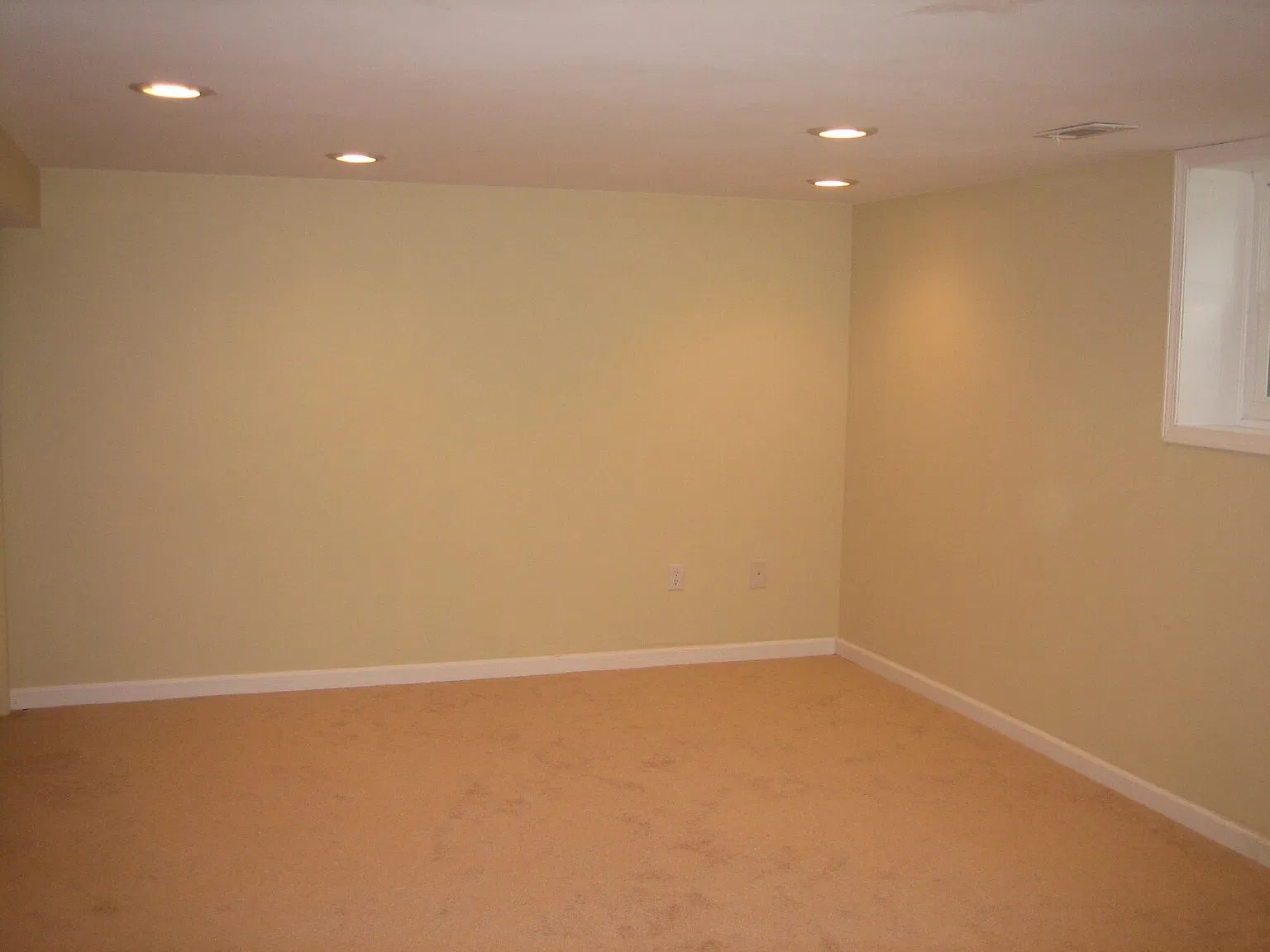 4 bed, 2.0 bath, 2217 sqft, $2,500 — Photo 3