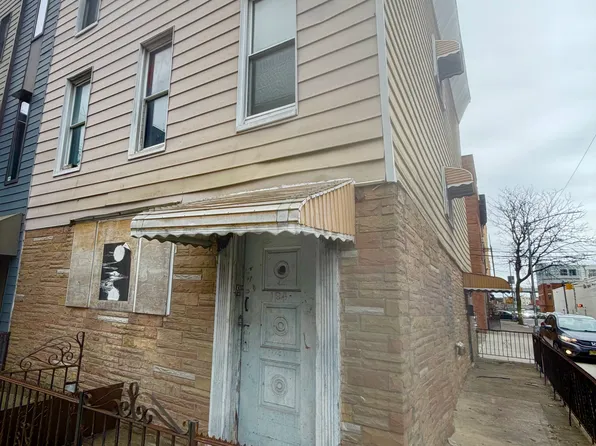 124 2nd Street image 1 of 2