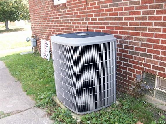5th image of 220 W Grand Blvd
