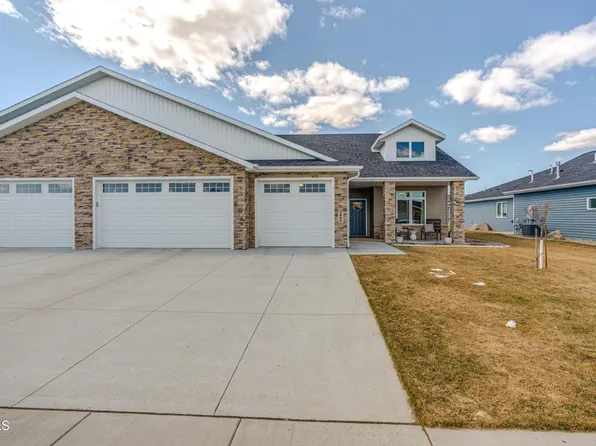 3008 Peach Tree Dr, Bismarck, ND 58504