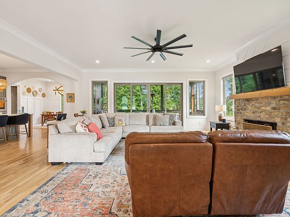 4th image of 247 Scarsdale Dr N