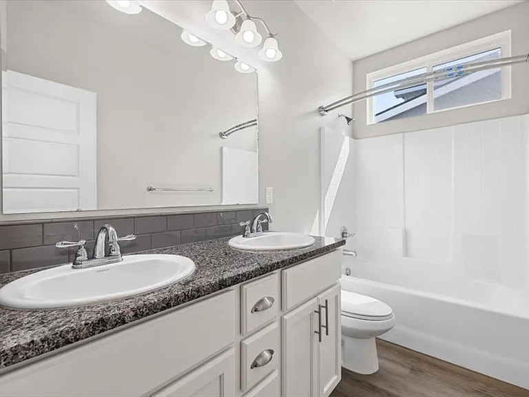 Hall bath with 2 sinks and shower/tub combo