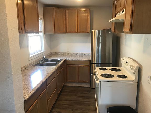 2nd image of 2515 Oakes Ave #1