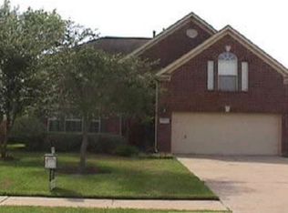 107 Mango St, Lake Jackson, TX 77566