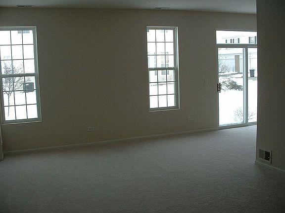 4th image of 5013 Montauk Dr