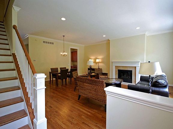 2nd image of 577 Delta Ave Unit B