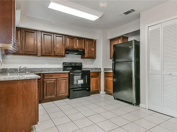 2nd image of 2466 Derby Dr