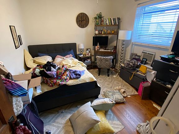 5th image of 1208 W Oakdale Ave #1