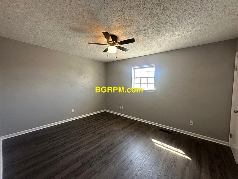 1099 W Elm St — Photo 50