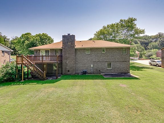 3rd image of 2616 Lake Valley Dr