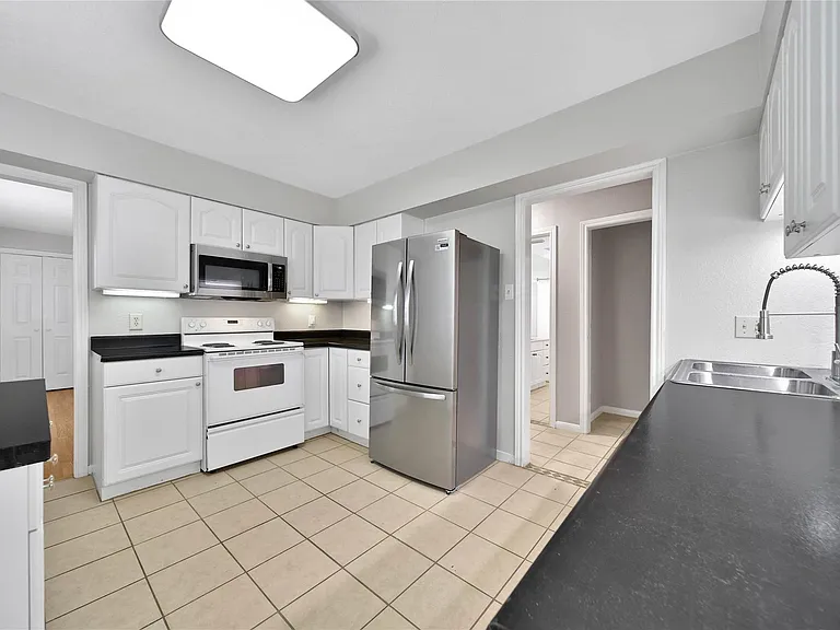 307 Lawrence St — Photo 9