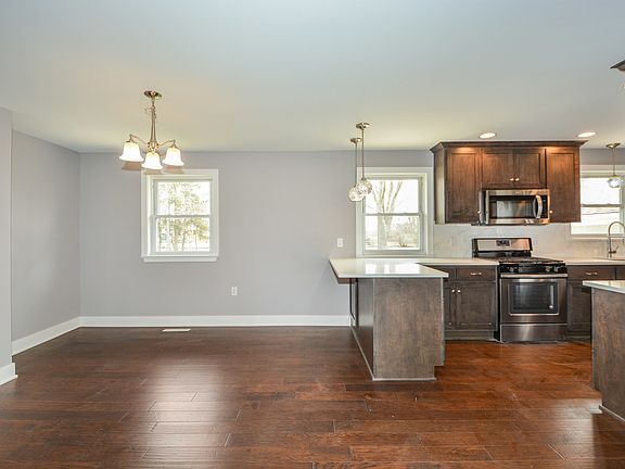5th image of 905 Maryville Dr