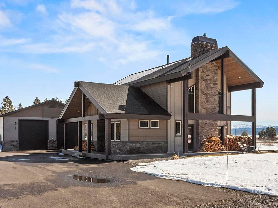 1st image of 1884 Little Pine Rd