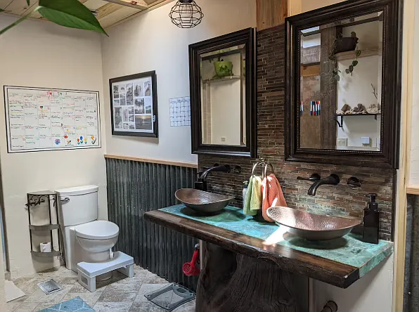 upstairs shared bathroom