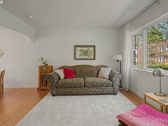 5th image of 4341 NE Halsey St APT 18