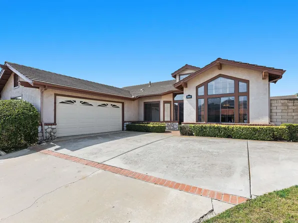 1693 W Country Club Ln W, Escondido, CA 92026