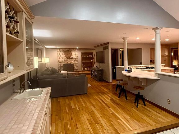 4th image of 6741 Lakeside Cir W
