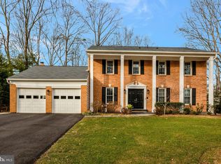 12111 Holly Knoll Cir, Great Falls, VA 22066