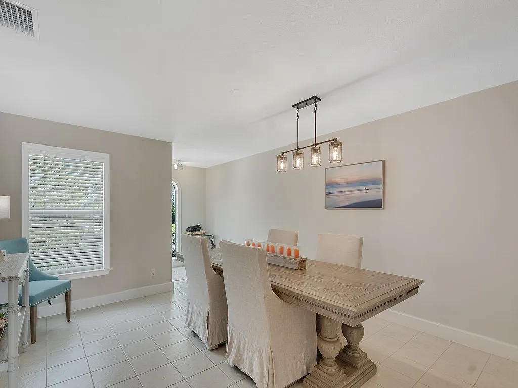 2 bed, 1572 sqft, $7,000 — Photo 3
