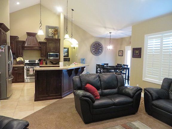 3rd image of 2638 Clarence Pl