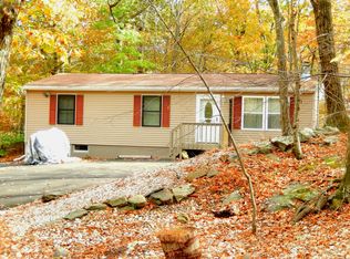 244 Gold Finch Rd, Bushkill, PA 18324