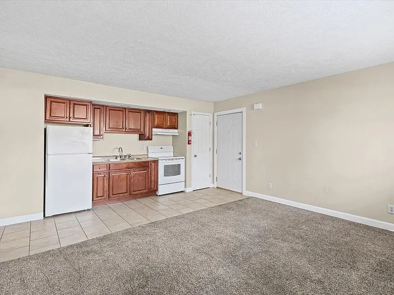 321 Riley Dr — Photo 9
