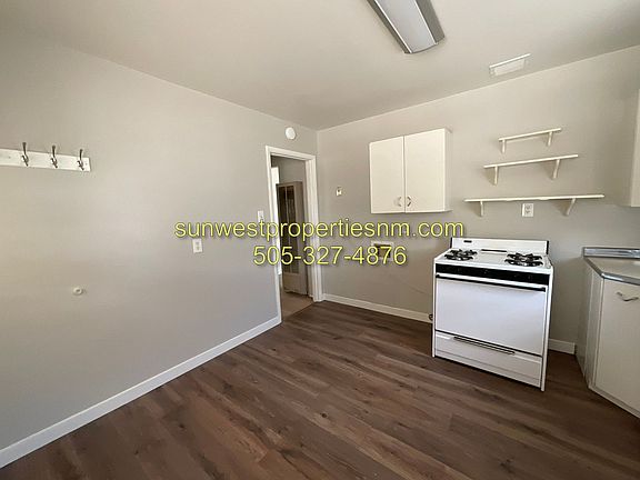 3rd image of 1110 1/2 N Monterey Ave