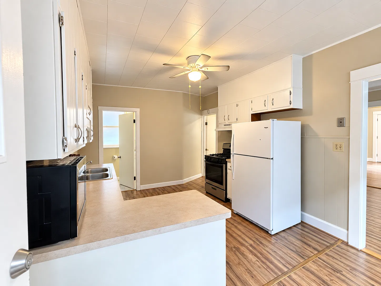 2 bed, 700 sqft, $1,200 — Photo 2