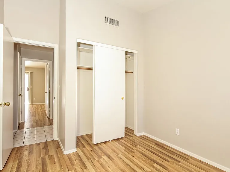 7034 N 28th Dr — Photo 13