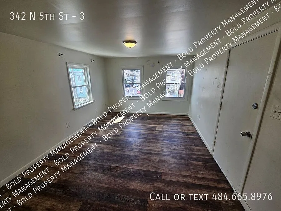 1 Bedroom 1 Bath — Photo 4