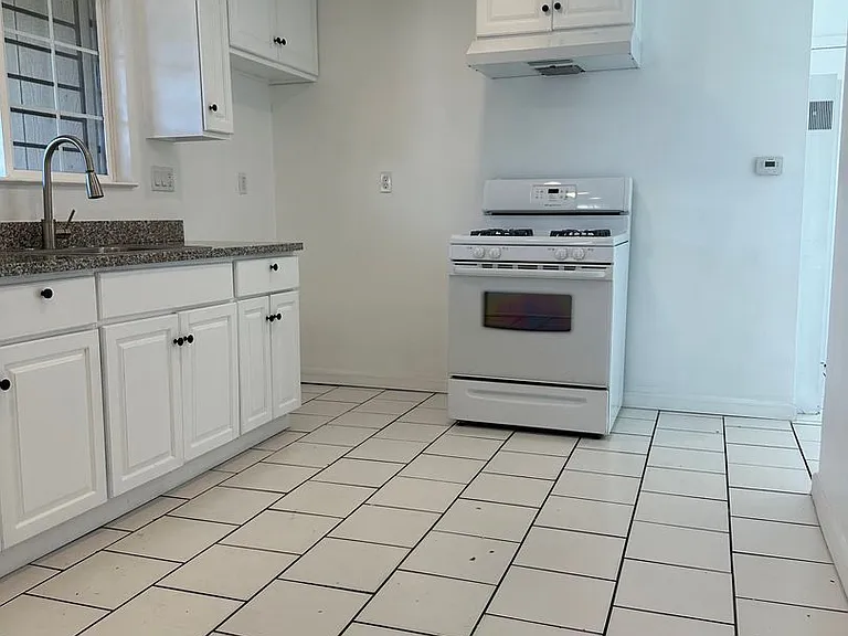 908 Glenn Ave — Photo 5