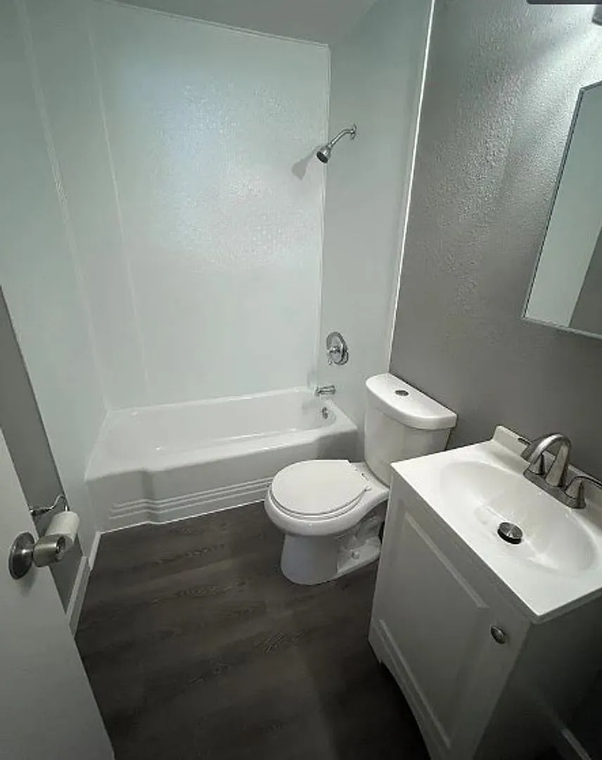 For Lease — Photo 3