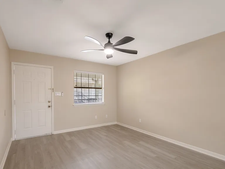 600 Palm St #13 — Photo 10