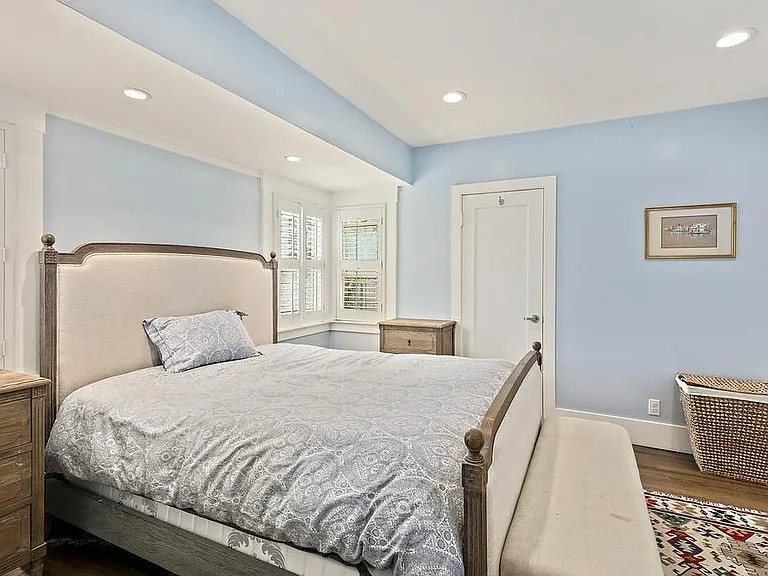 2903 Russell St — Photo 24