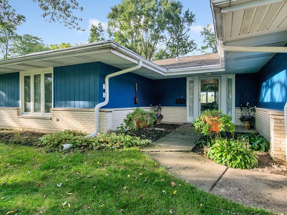1st image of 23W120 Woodcroft Dr
