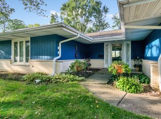 23W120 Woodcroft Dr, Glen Ellyn, IL 60137