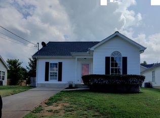 319 Cedar Park Cir, La Vergne, TN 37086