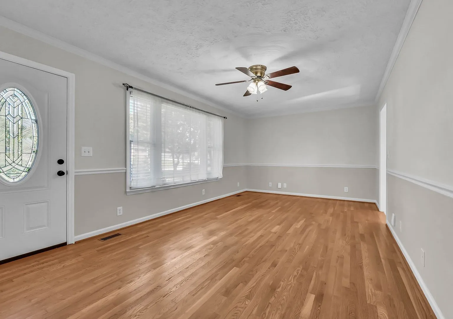 3 bed, 2.0 bath, 1347 sqft, $1,525 — Photo 4