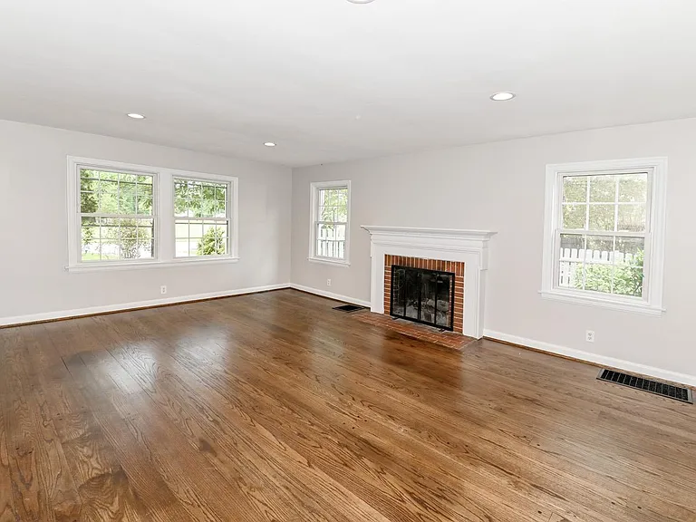7981 State Rd — Photo 6