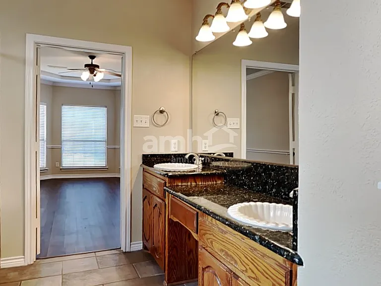 404 Roundrock Ln — Photo 13