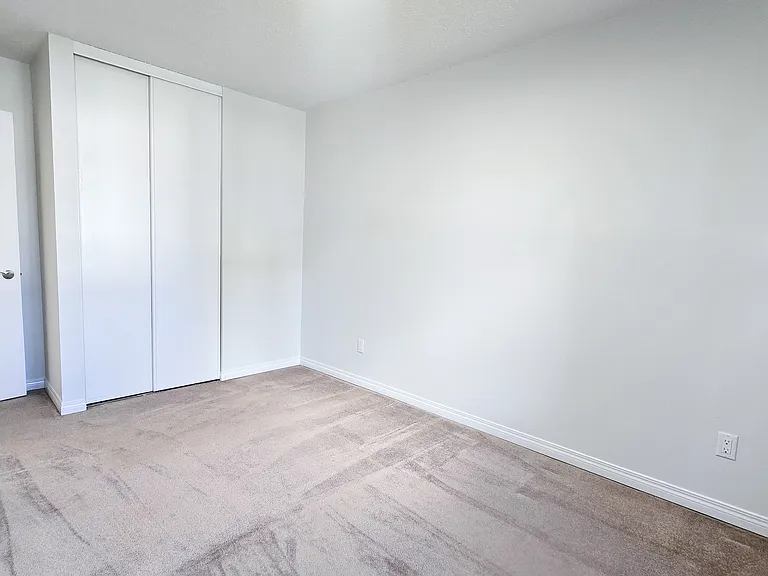 5045 Whitemud Rd NW — Photo 15
