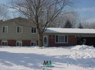 33588 Roselawn Dr, New Baltimore, MI 48047