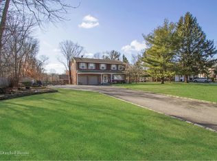 17 Links Rd, Smithtown, NY 11787