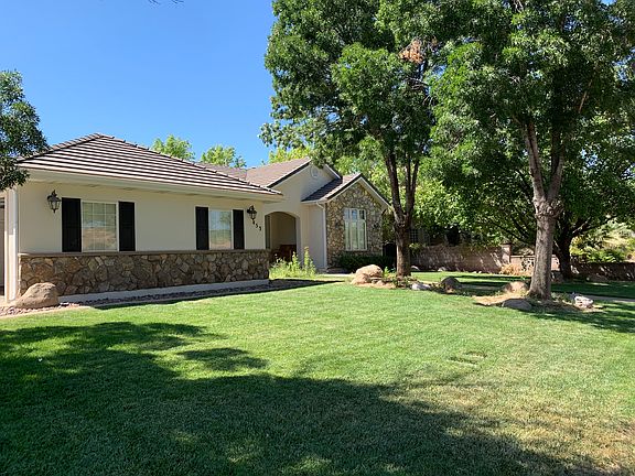 2nd image of 453 W Belmont Dr