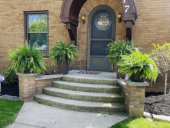 2nd image of 117 E Waterford St