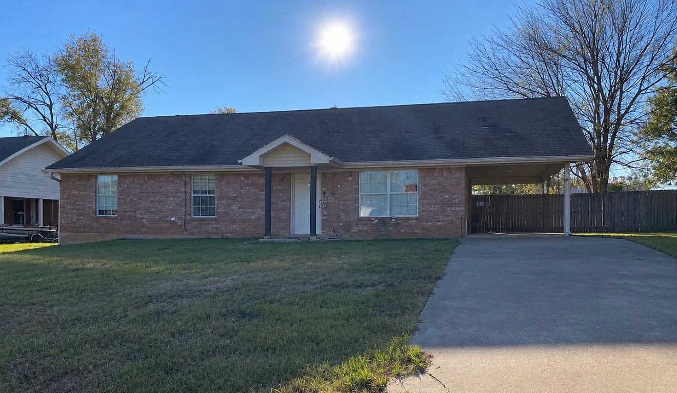 3 bed, 1610 sqft, $1,445 — Photo 1