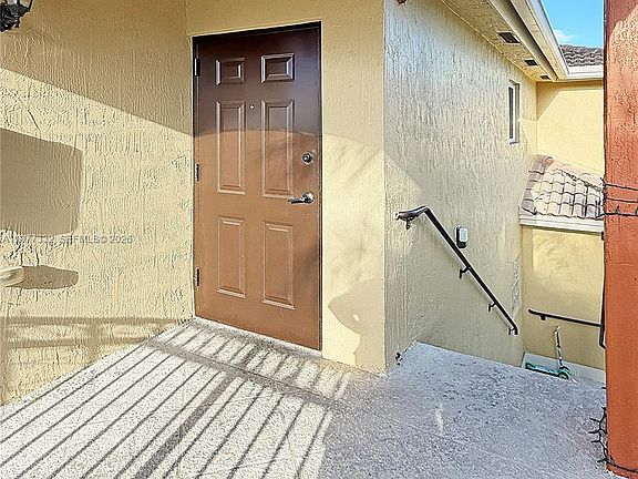 3rd image of 945 NE 34th Ave Unit 204