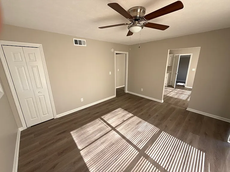 1401 Coffee Ct — Photo 2